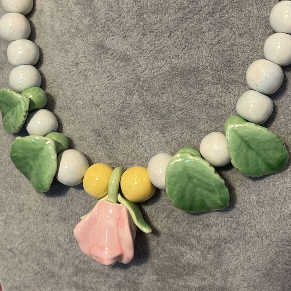 Beautiful Parrot Pearls Pastel Ceramic Vintage Rose Flower Leaf Necklace EUC - Picture 2 of 10
